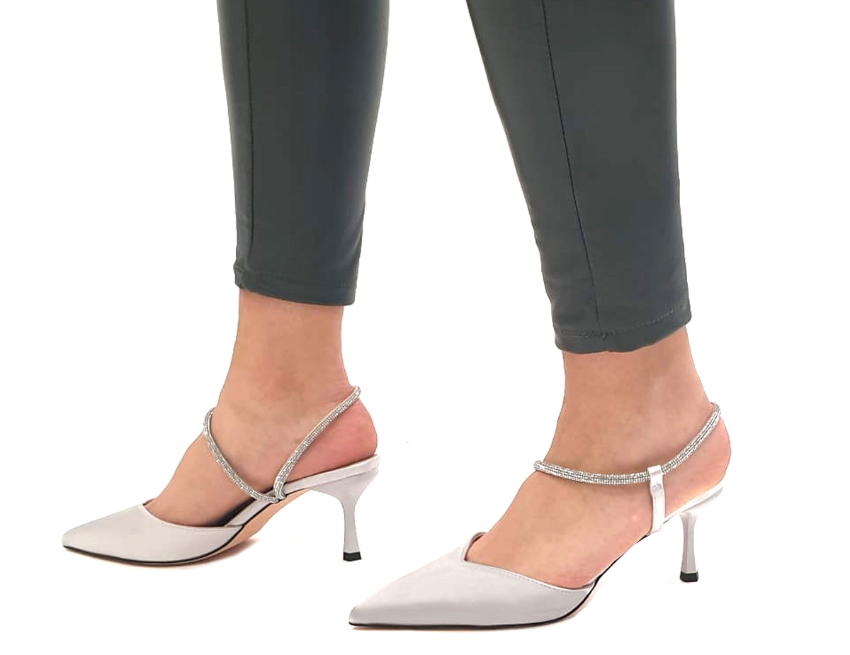 נעלי עקב - דגם לירן לבן-סנדלי עקב לנשים