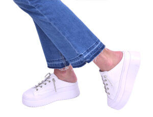 נעלי סניקרס אופנתיות לנשים