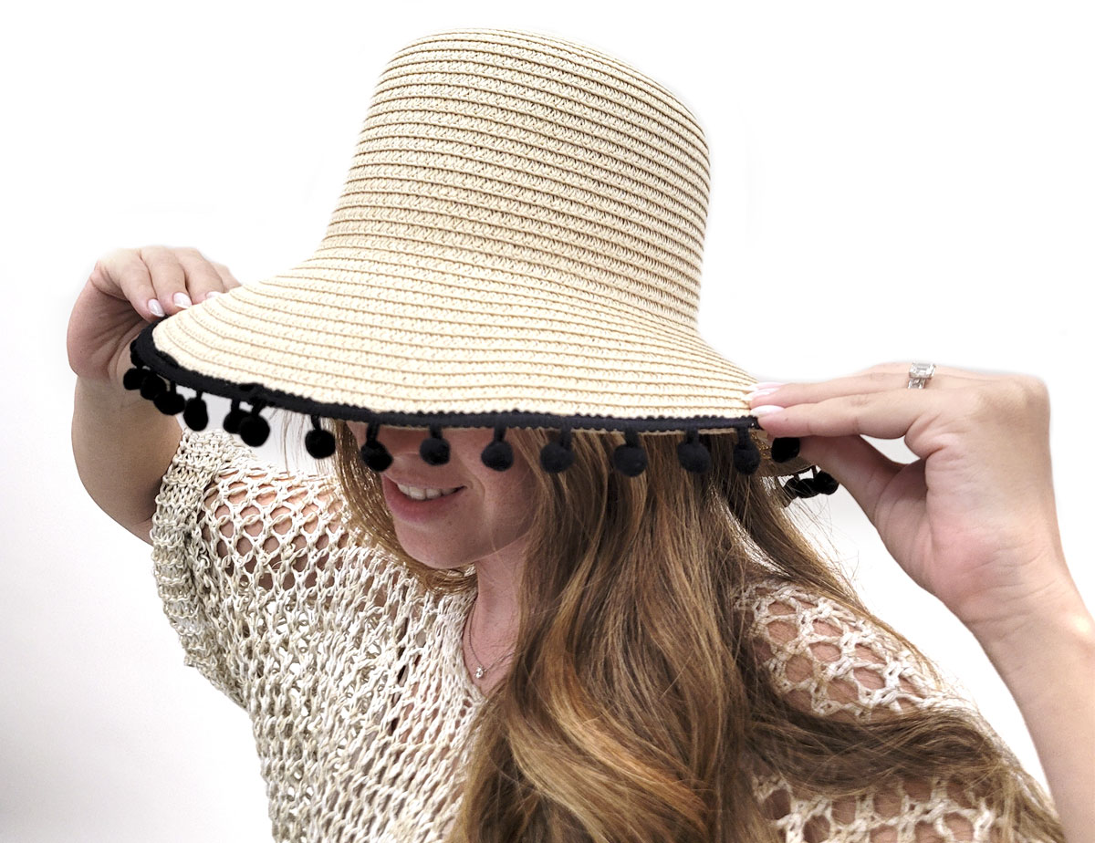כובעים לנשים - פונפונים-בגדי מעצבים תיקים ואקססוריז